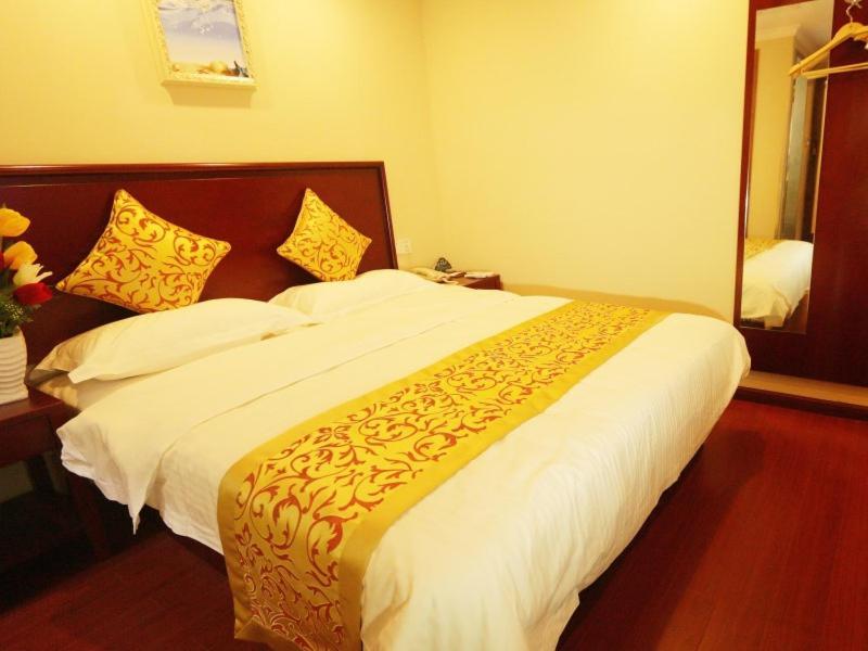 Greentree Inn Zhejiang Jiaxing West Zhongshan Road Vintage Car Building Express Hotel Esterno foto