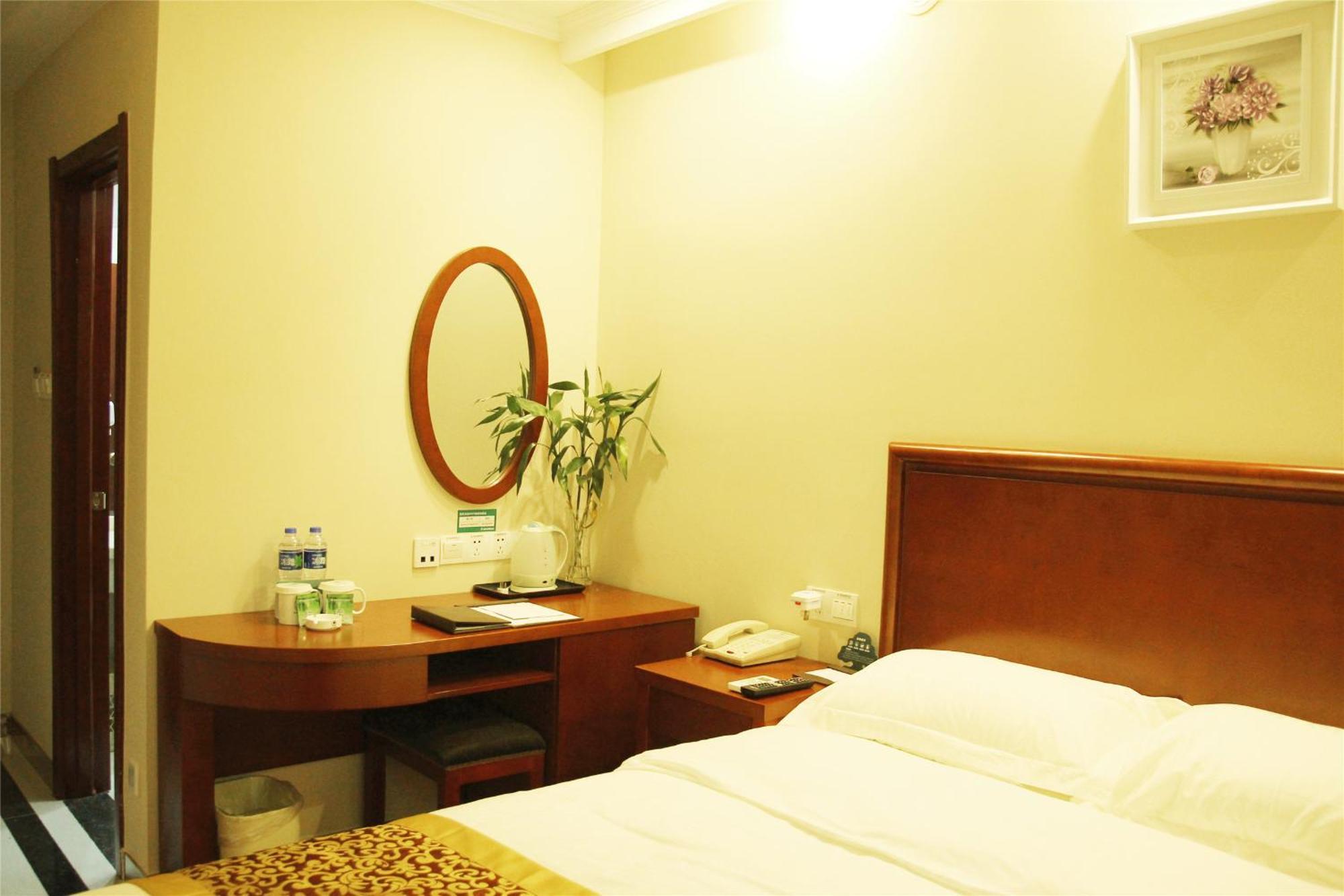 Greentree Inn Zhejiang Jiaxing West Zhongshan Road Vintage Car Building Express Hotel Esterno foto
