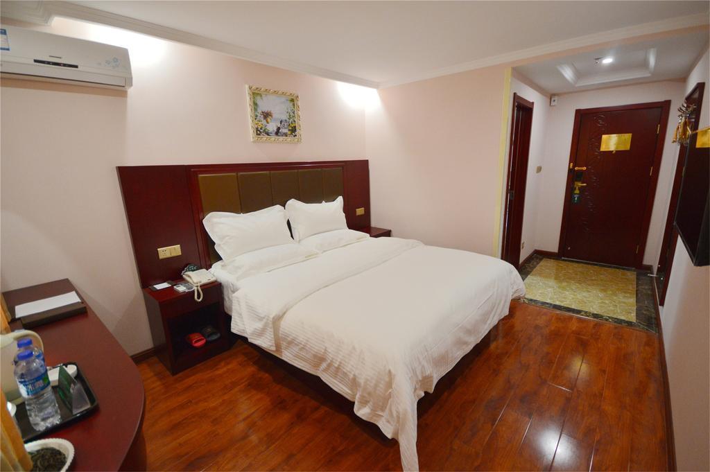 Greentree Inn Zhejiang Jiaxing West Zhongshan Road Vintage Car Building Express Hotel Esterno foto